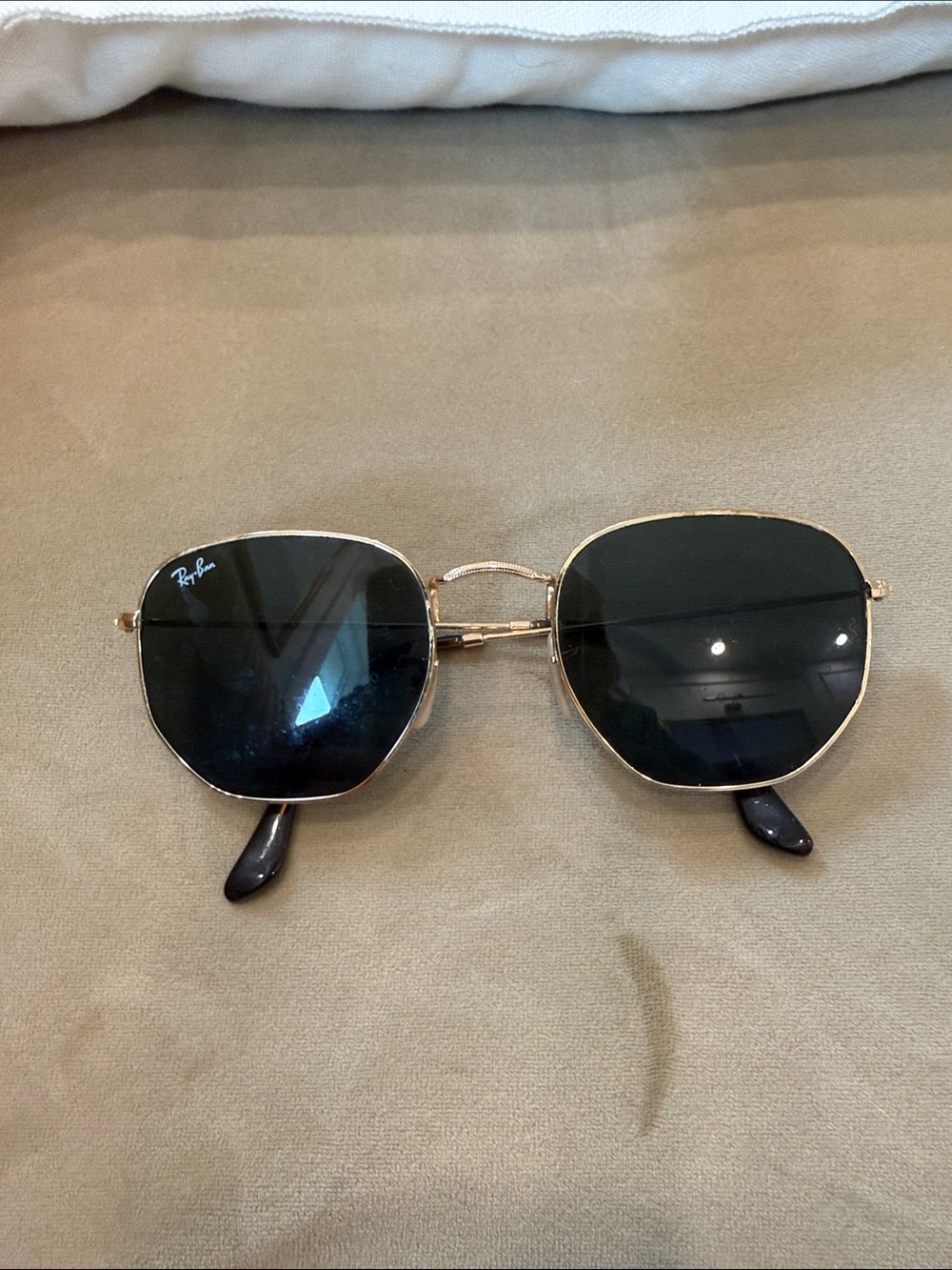Ray-Ban Gold Frame Black Lens Sunglasses - Geometric Aviator Style